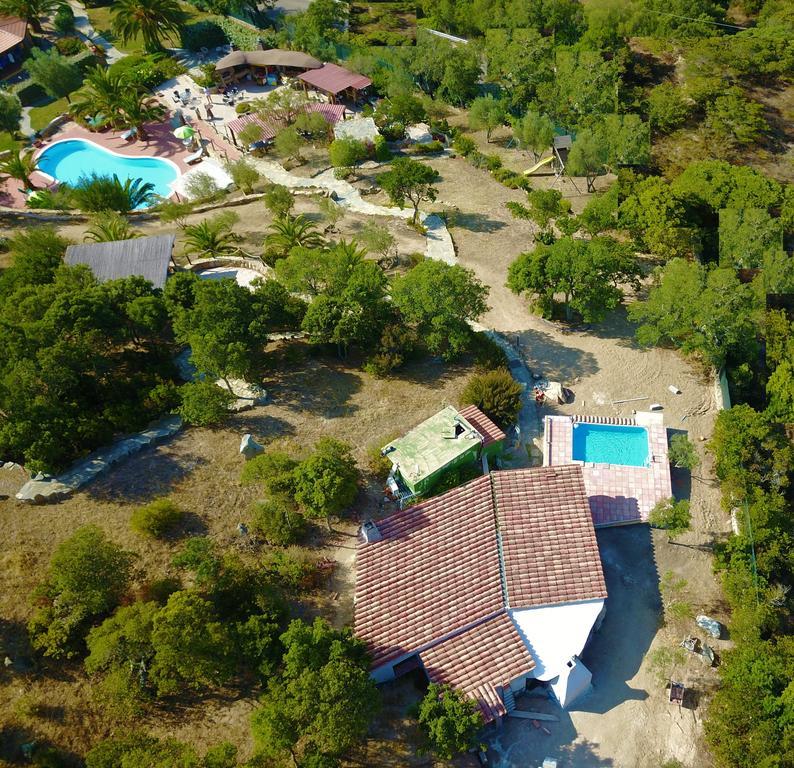 Residence Villa Smeralda Telti Exteriör bild