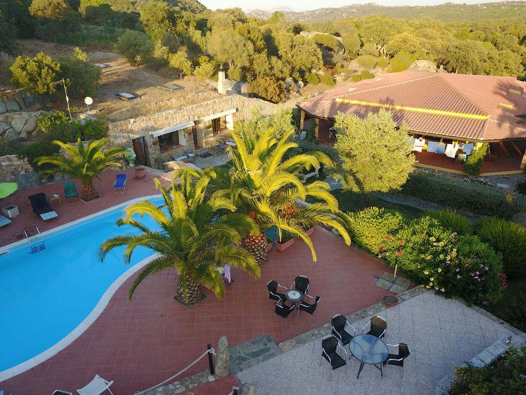 Residence Villa Smeralda Telti Exteriör bild