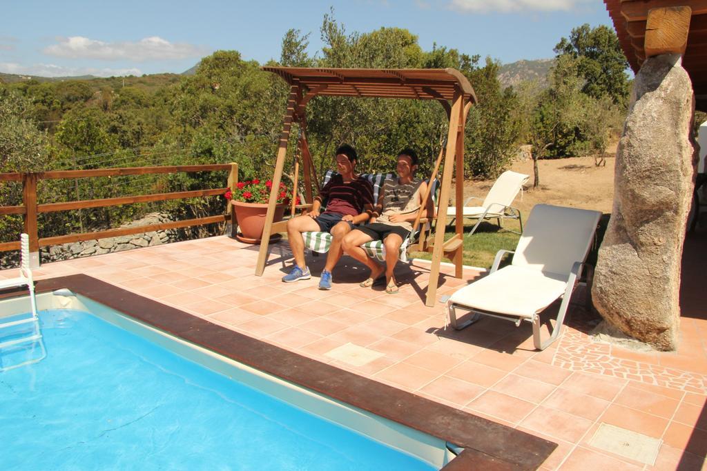 Residence Villa Smeralda Telti Rum bild