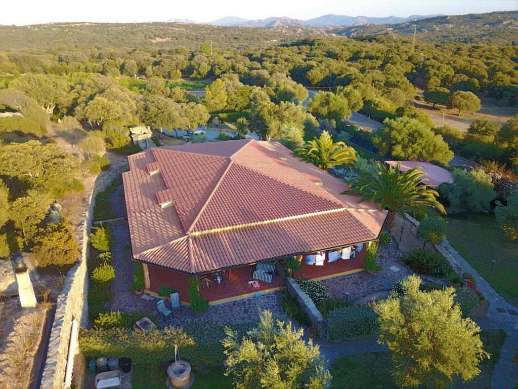 Residence Villa Smeralda Telti Exteriör bild