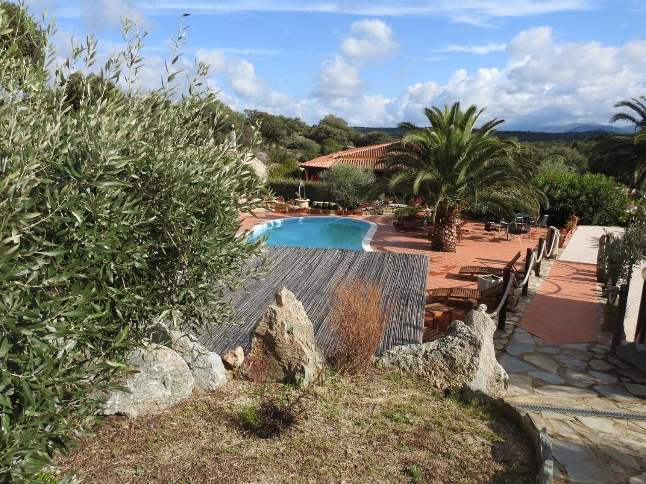 Residence Villa Smeralda Telti Exteriör bild