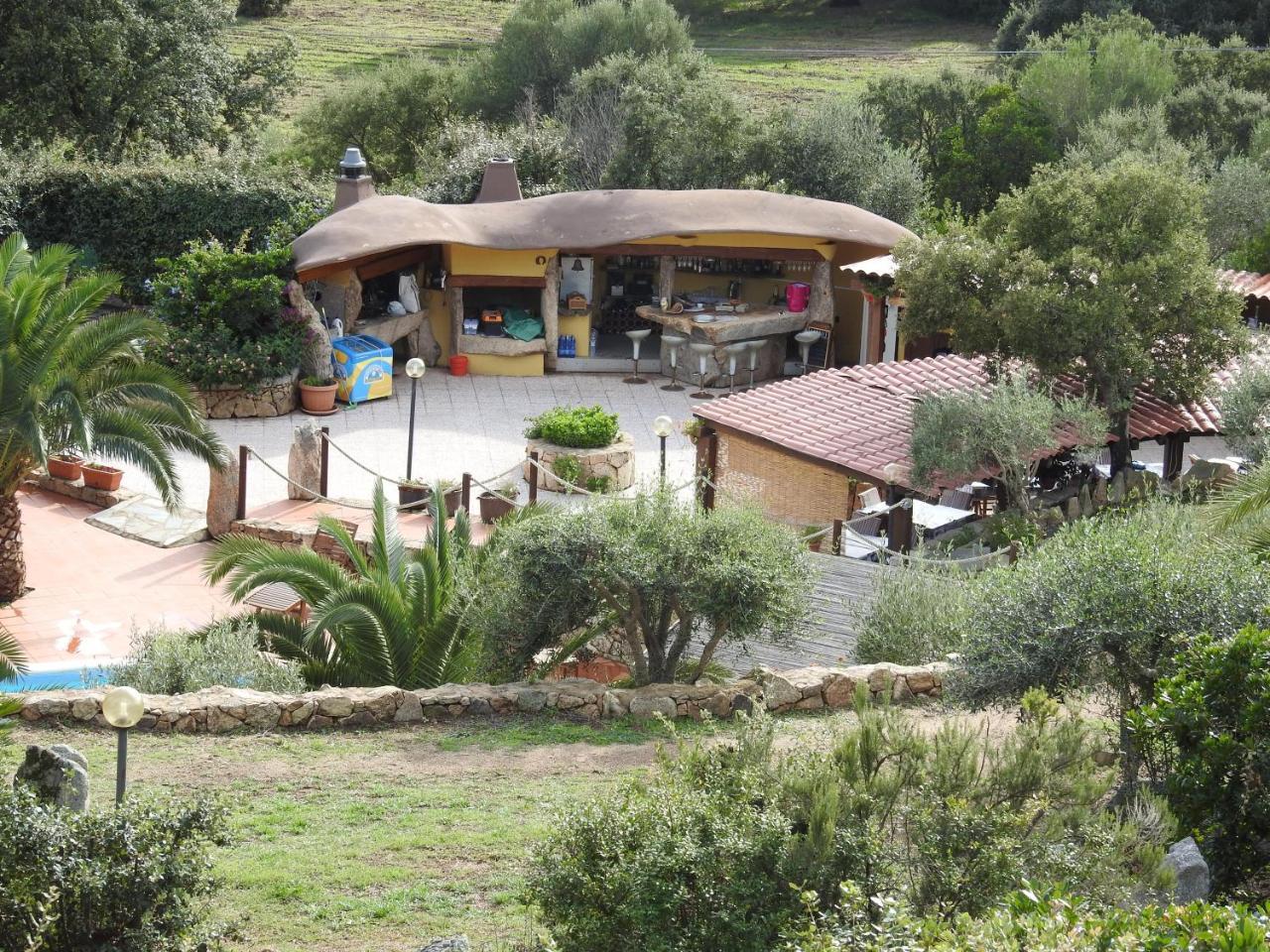 Residence Villa Smeralda Telti Exteriör bild